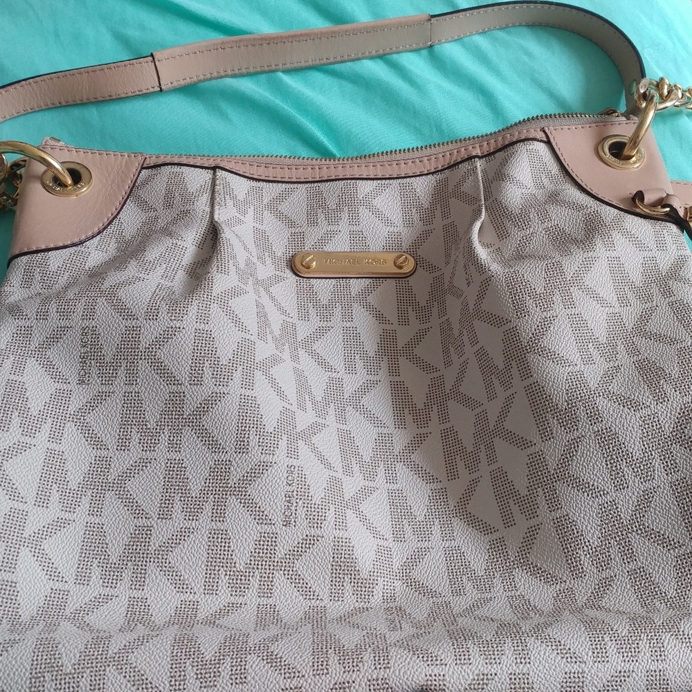 Vanilla Michael Kors Handbag.